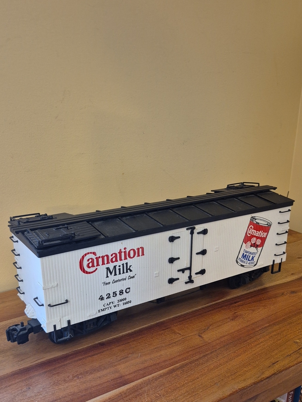Delton Locomotives Carnation Evaporated Milk Reefer Train Car